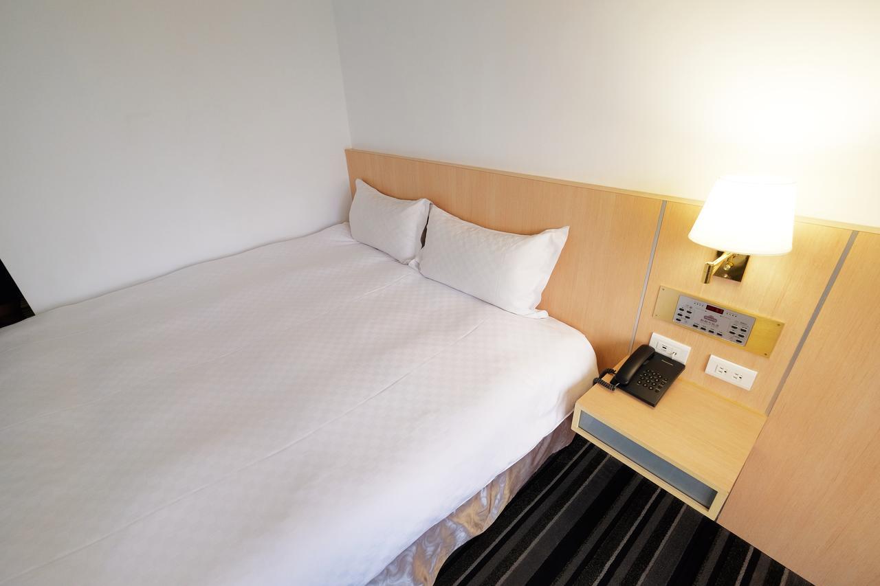 ไดนาสตี้ โฮเต็ล Hotel ไถหนาน ภายนอก รูปภาพ