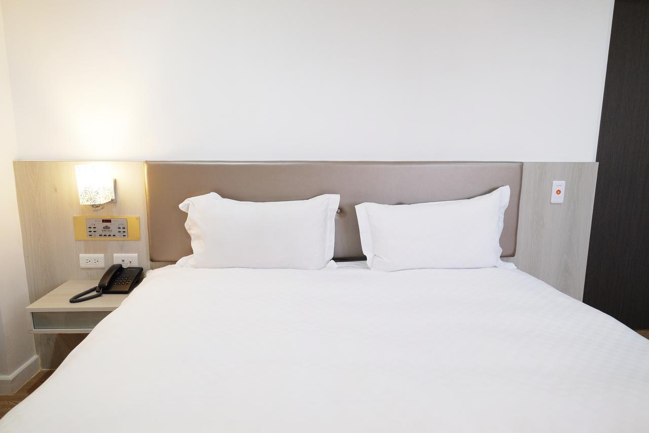 ไดนาสตี้ โฮเต็ล Hotel ไถหนาน ภายนอก รูปภาพ